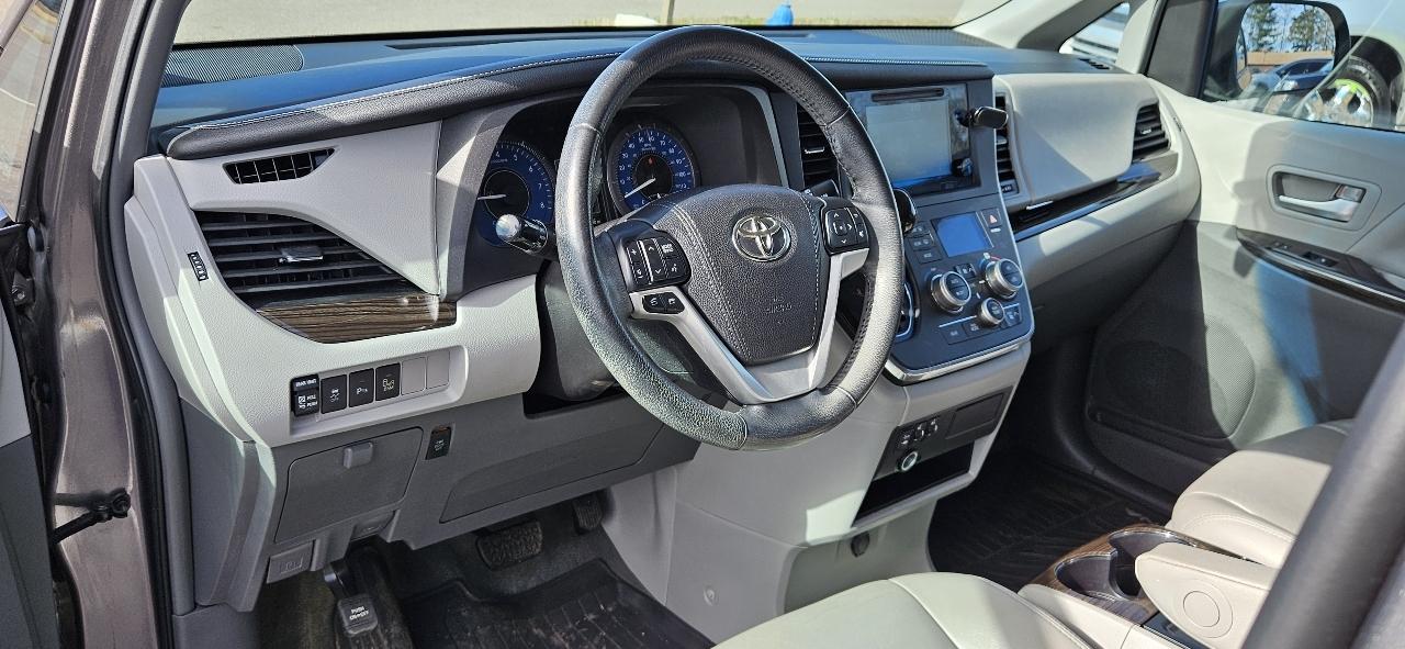 Toyota Sienna XLE Auto Access Seat FWD 7-Passenger (Natl) 2017