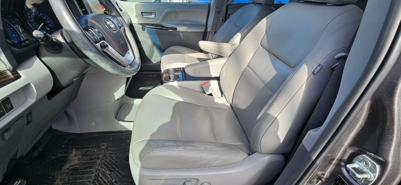Toyota Sienna XLE Auto Access Seat FWD 7-Passenger (Natl) 2017