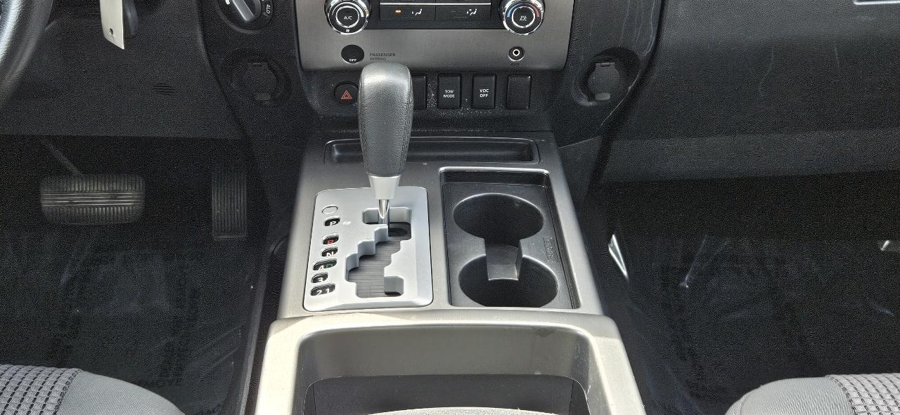 Nissan Titan 4WD Crew Cab SWB SV 2011