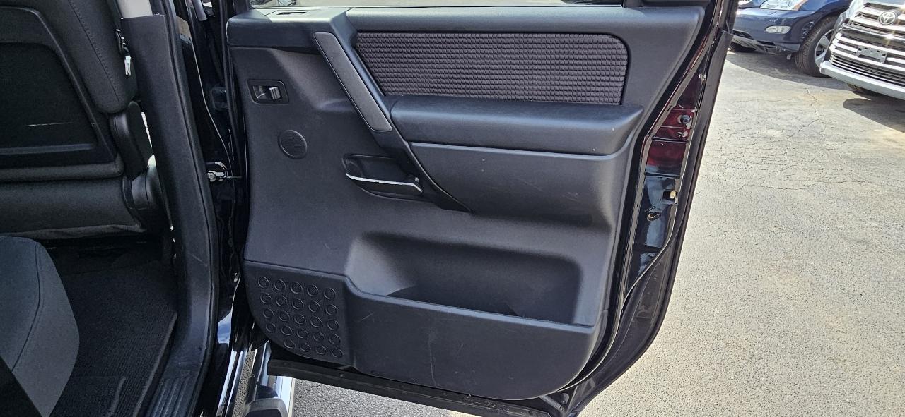 Nissan Titan 4WD Crew Cab SWB SV 2011