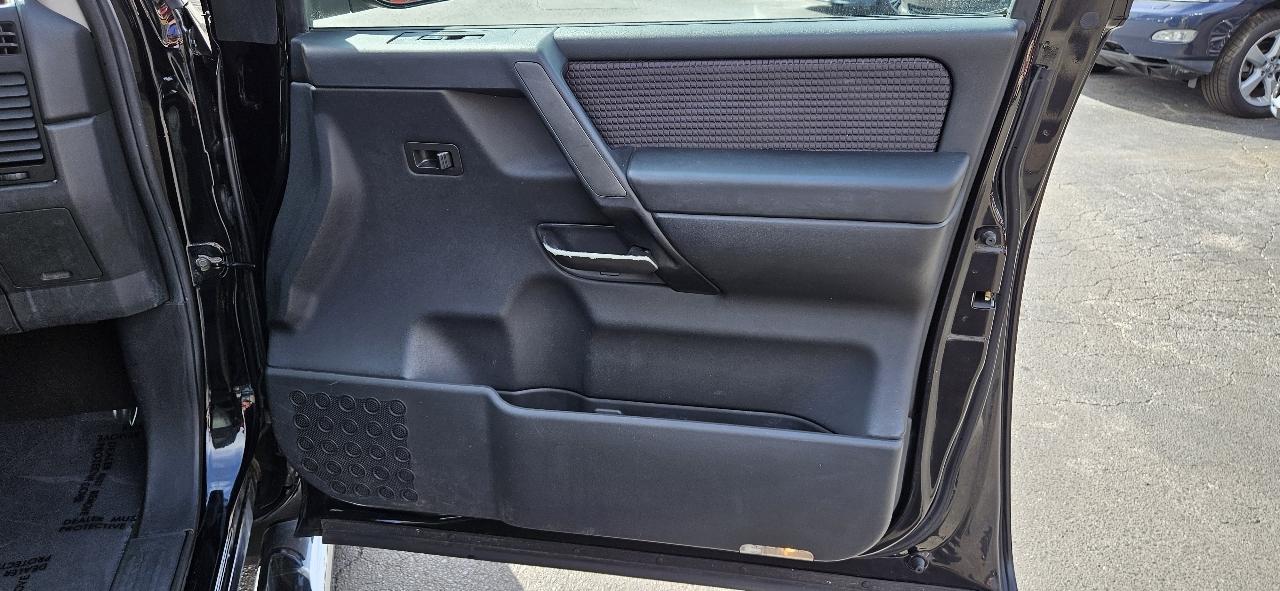 Nissan Titan 4WD Crew Cab SWB SV 2011