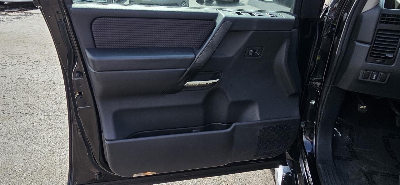 Nissan Titan 4WD Crew Cab SWB SV 2011