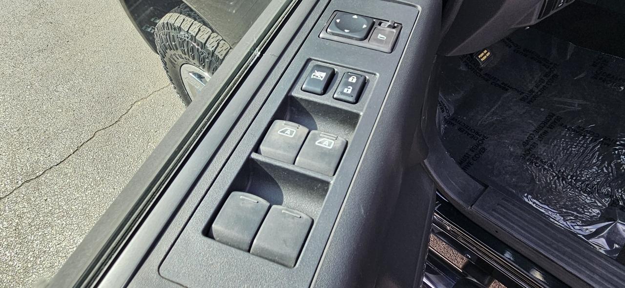 Nissan Titan 4WD Crew Cab SWB SV 2011