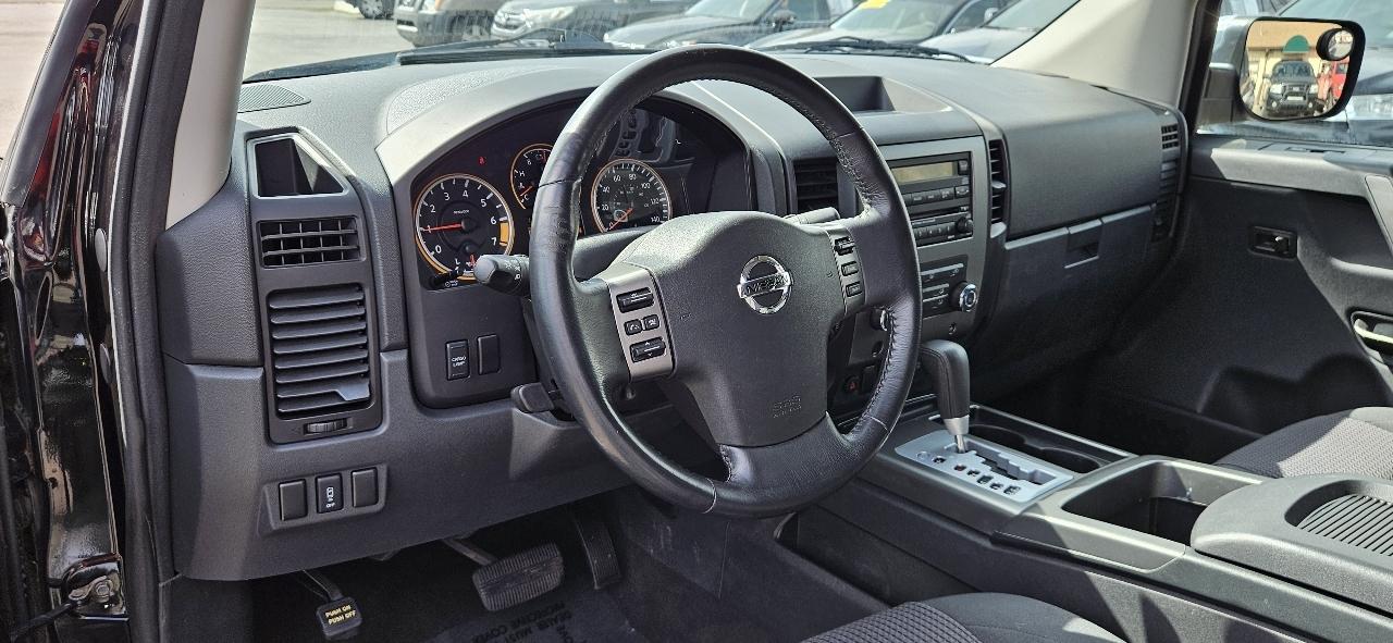 Nissan Titan 4WD Crew Cab SWB SV 2011