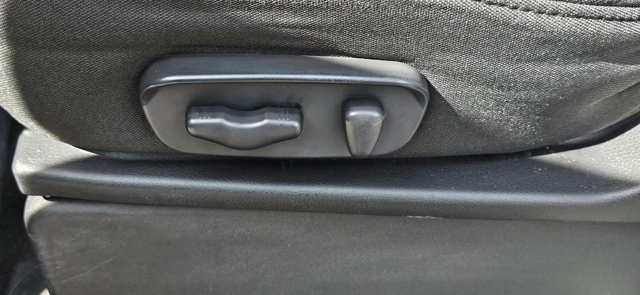 Nissan Titan 4WD Crew Cab SWB SV 2011