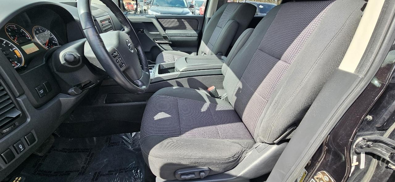 Nissan Titan 4WD Crew Cab SWB SV 2011