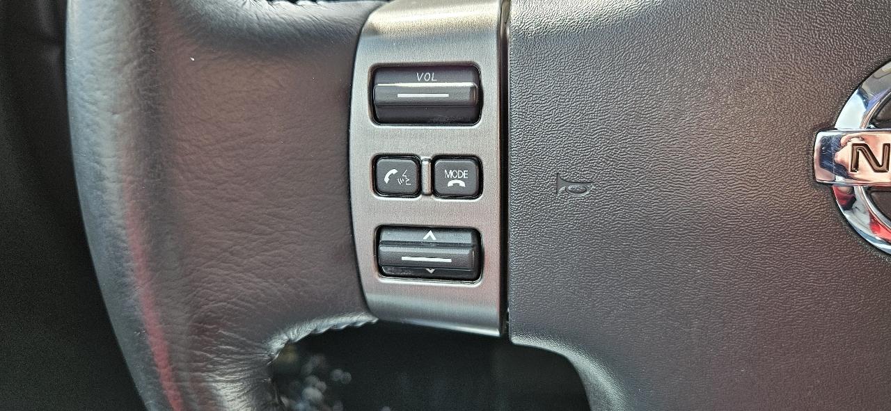 Nissan Titan 4WD Crew Cab SWB SV 2011