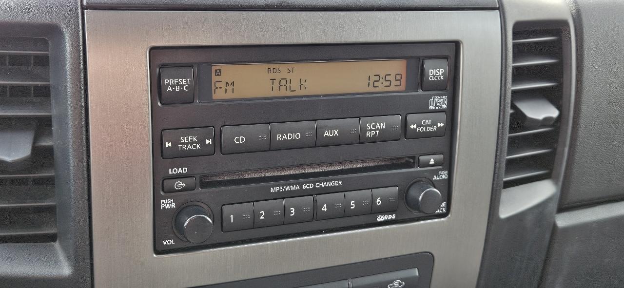 Nissan Titan 4WD Crew Cab SWB SV 2011