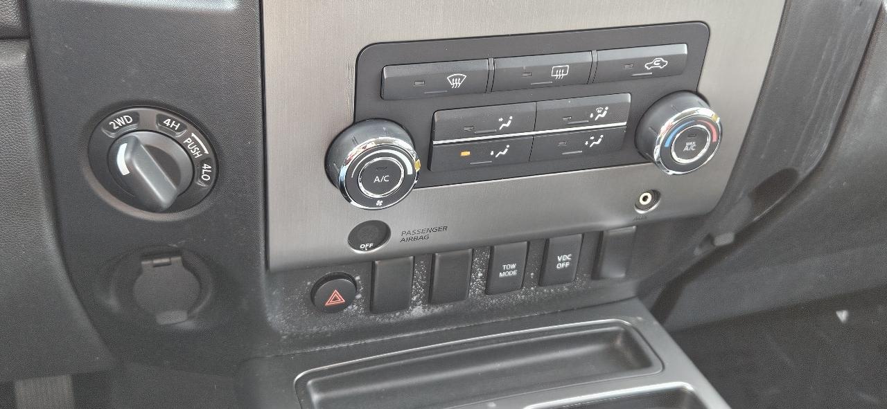 Nissan Titan 4WD Crew Cab SWB SV 2011