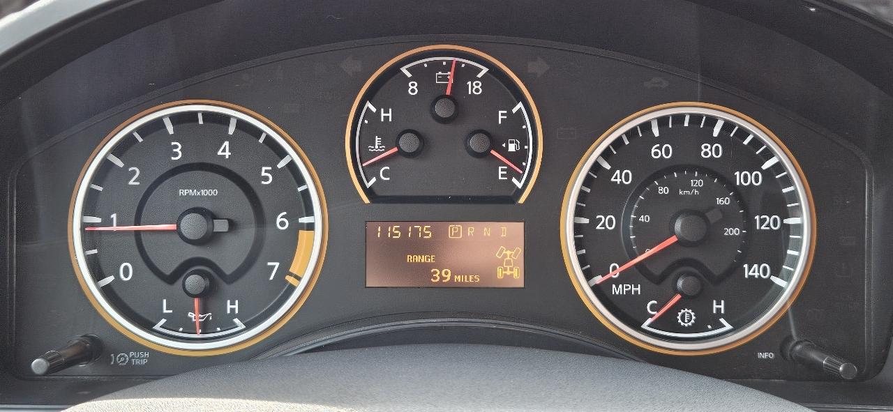 Nissan Titan 4WD Crew Cab SWB SV 2011