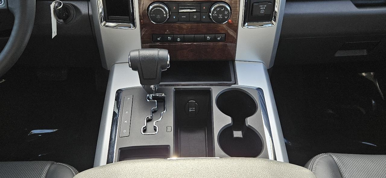 RAM 1500 2WD Quad Cab 140.5" Laramie 2012