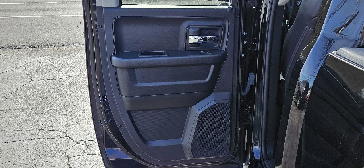 RAM 1500 2WD Quad Cab 140.5" Laramie 2012