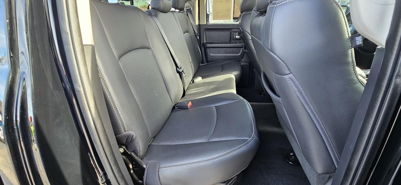 RAM 1500 2WD Quad Cab 140.5" Laramie 2012