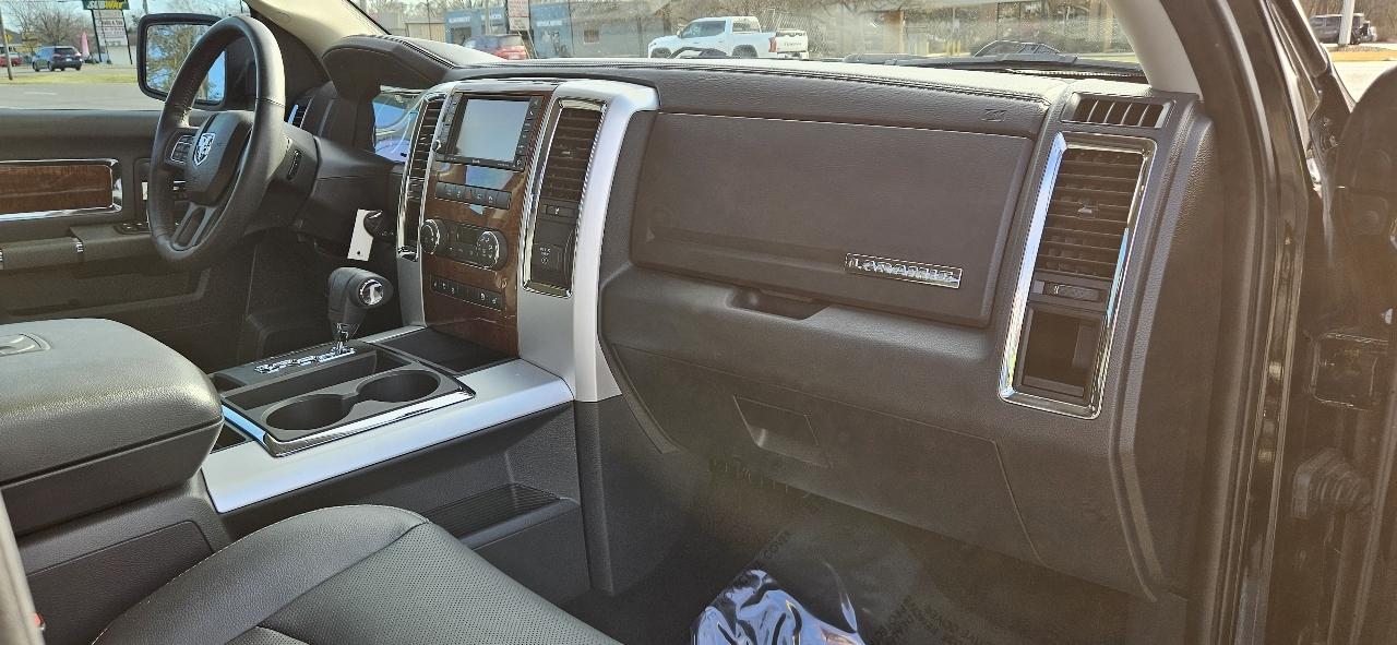 RAM 1500 2WD Quad Cab 140.5" Laramie 2012