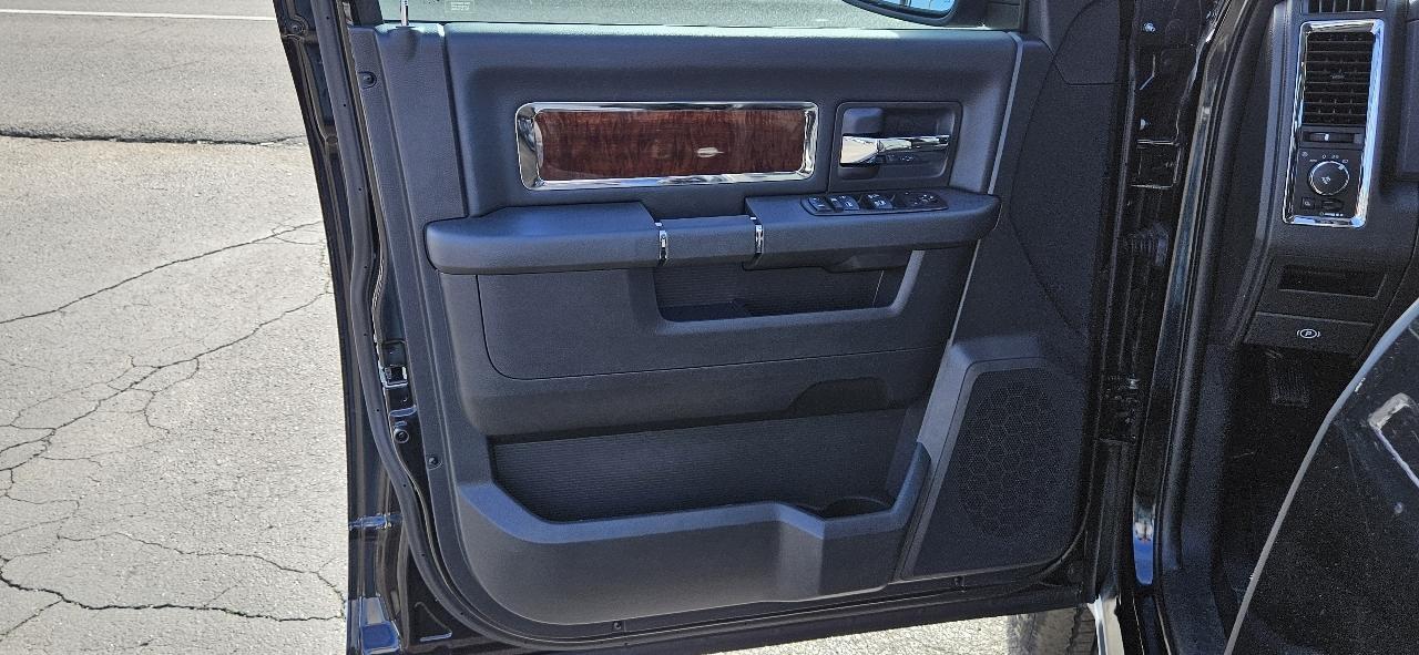 RAM 1500 2WD Quad Cab 140.5" Laramie 2012