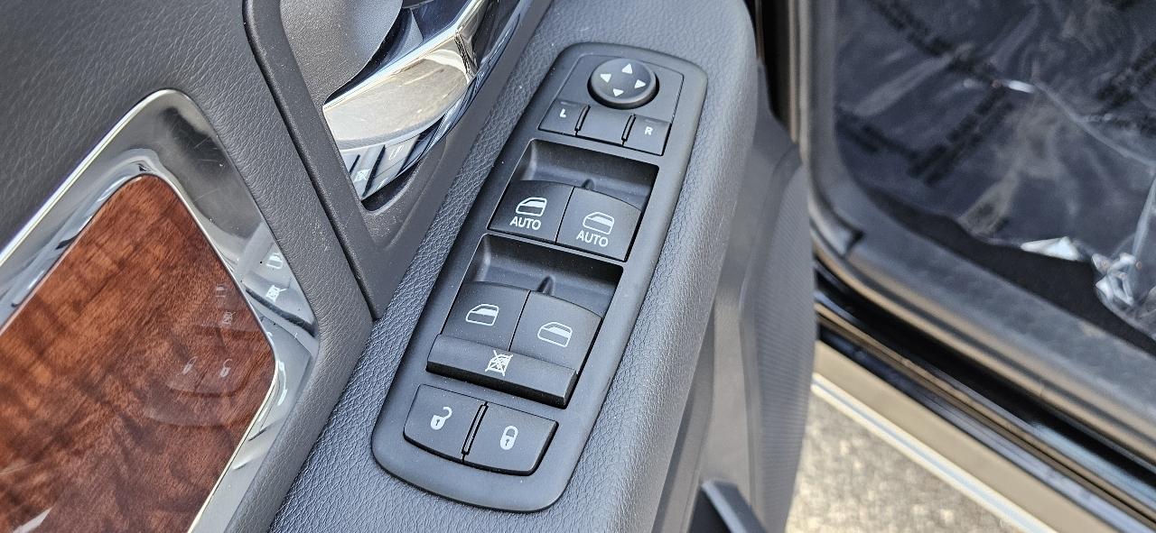 RAM 1500 2WD Quad Cab 140.5" Laramie 2012