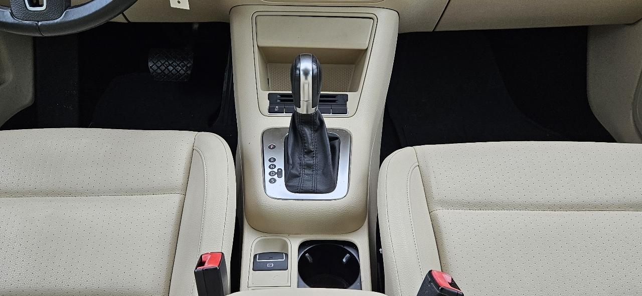 Volkswagen Tiguan 2WD 4dr Auto SE w/Sunroof & Nav 2012
