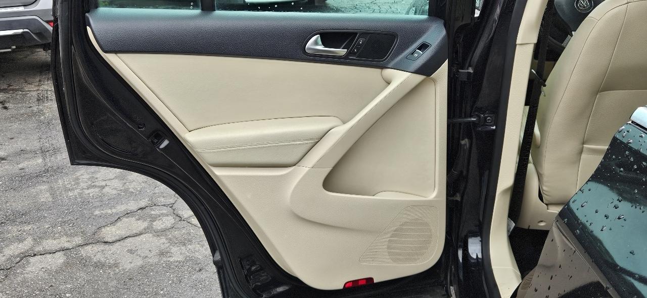 Volkswagen Tiguan 2WD 4dr Auto SE w/Sunroof & Nav 2012