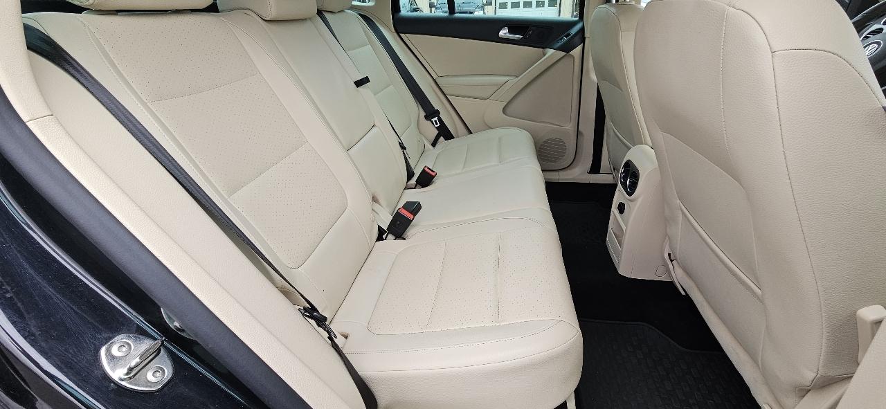 Volkswagen Tiguan 2WD 4dr Auto SE w/Sunroof & Nav 2012