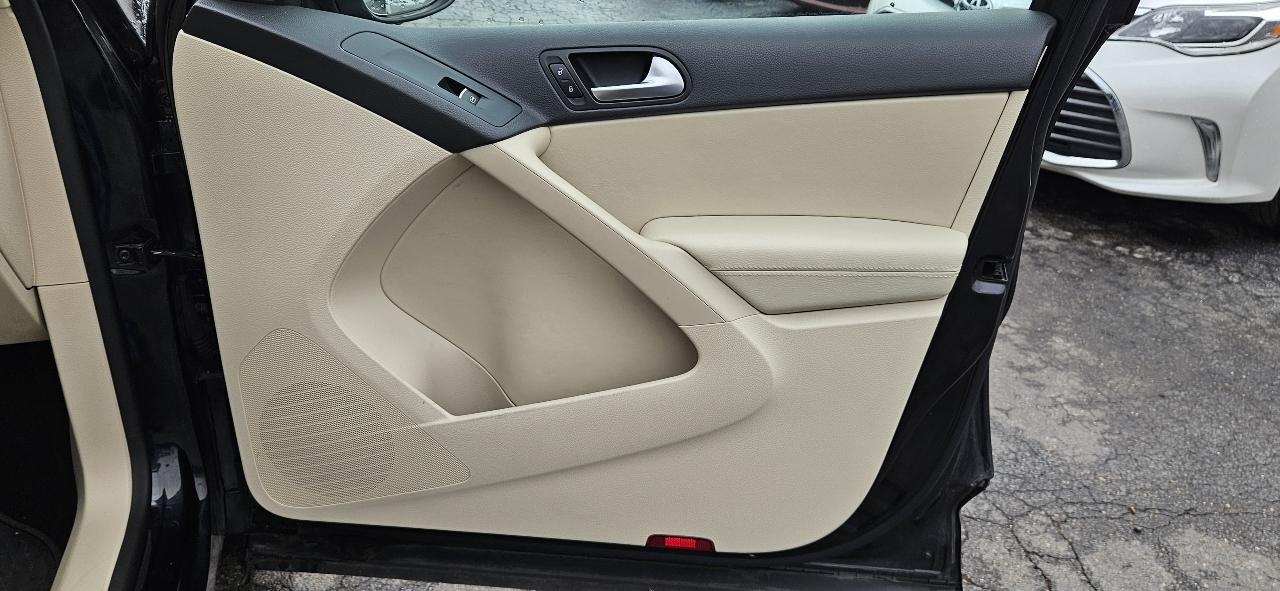 Volkswagen Tiguan 2WD 4dr Auto SE w/Sunroof & Nav 2012