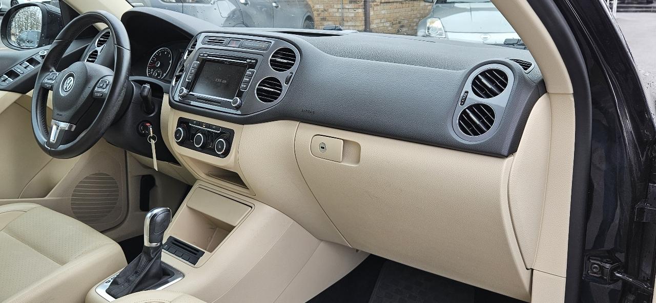 Volkswagen Tiguan 2WD 4dr Auto SE w/Sunroof & Nav 2012