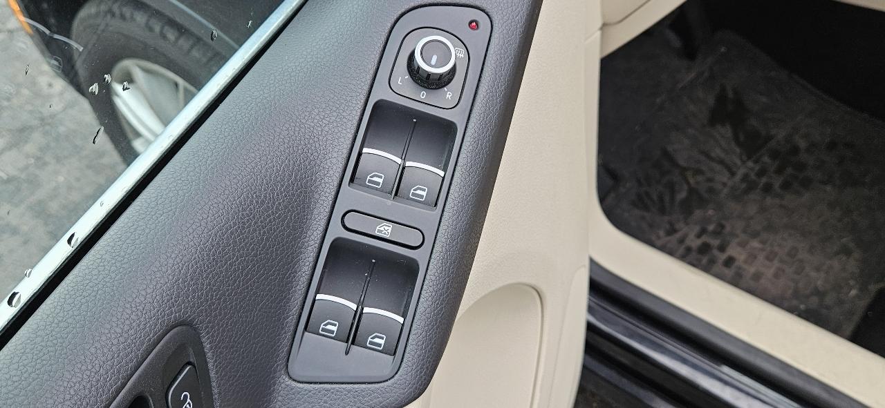 Volkswagen Tiguan 2WD 4dr Auto SE w/Sunroof & Nav 2012