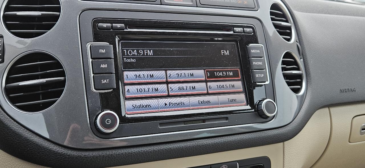 Volkswagen Tiguan 2WD 4dr Auto SE w/Sunroof & Nav 2012