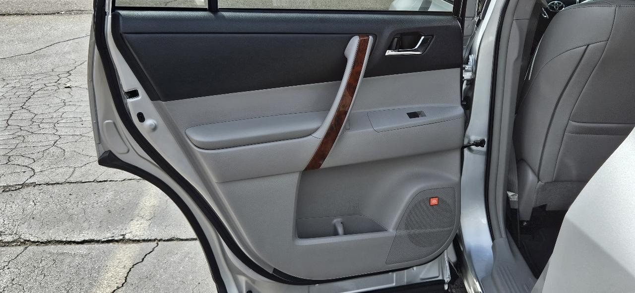 Toyota Highlander 4WD 4dr V6 Limited (Natl) 2012