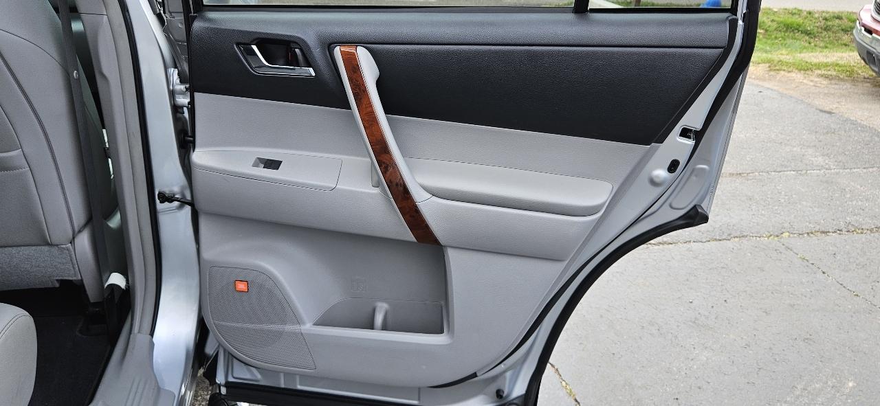 Toyota Highlander 4WD 4dr V6 Limited (Natl) 2012