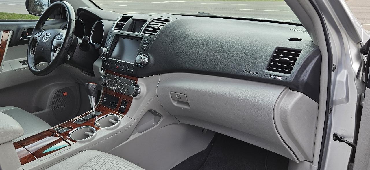 Toyota Highlander 4WD 4dr V6 Limited (Natl) 2012