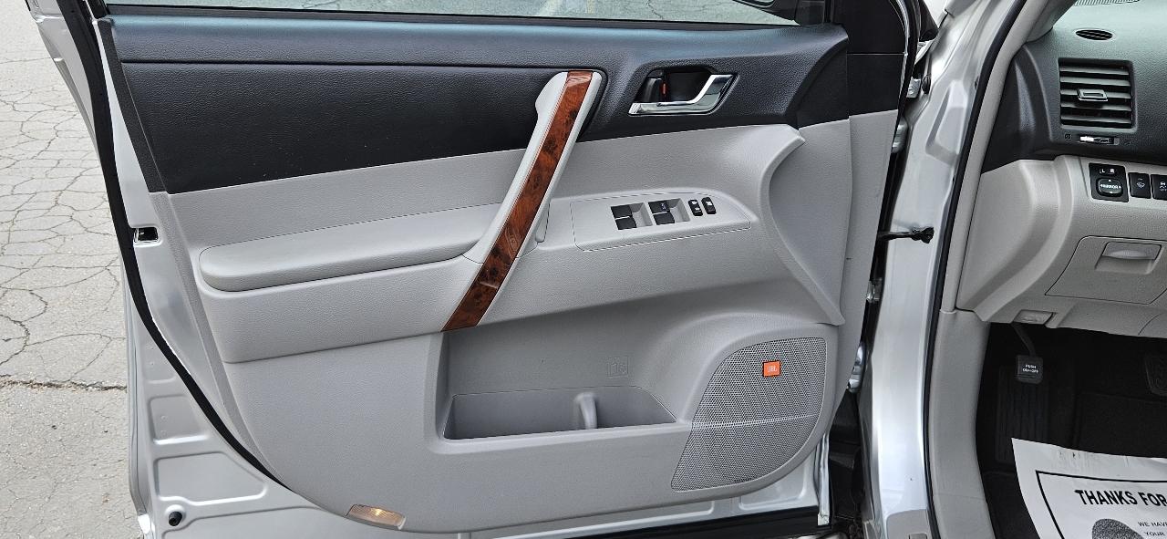 Toyota Highlander 4WD 4dr V6 Limited (Natl) 2012