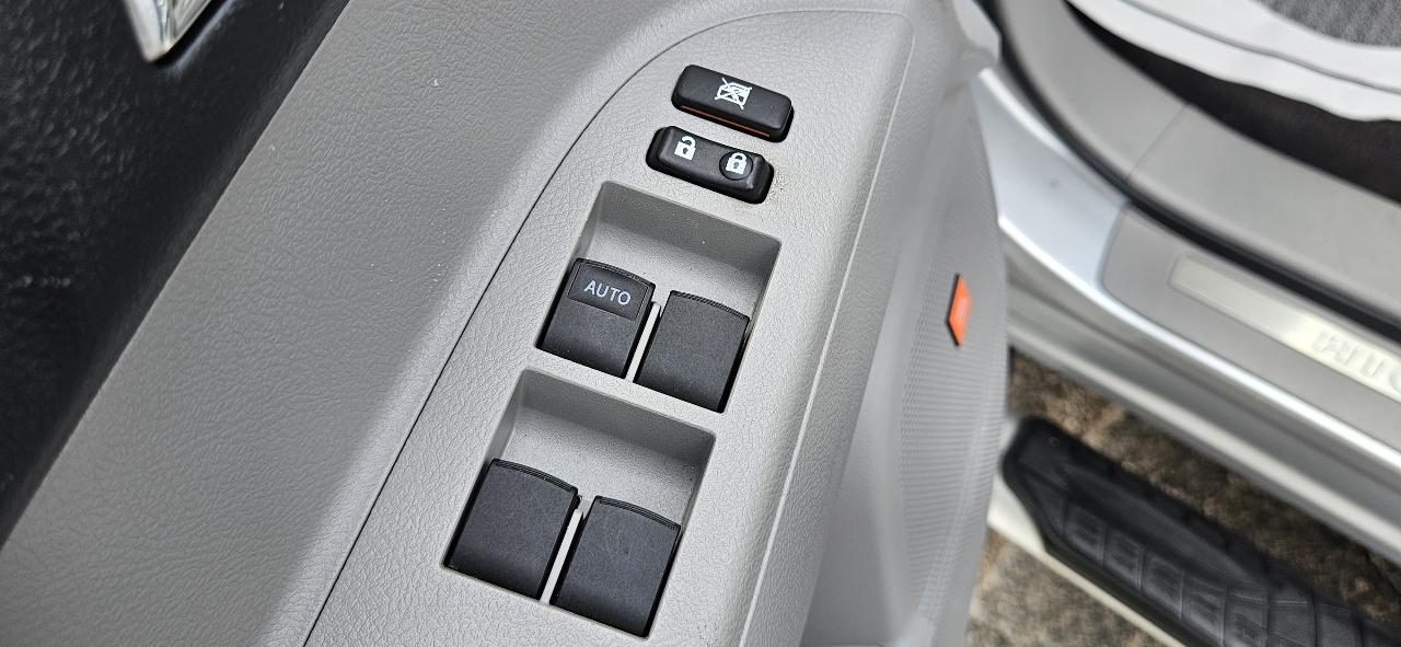 Toyota Highlander 4WD 4dr V6 Limited (Natl) 2012