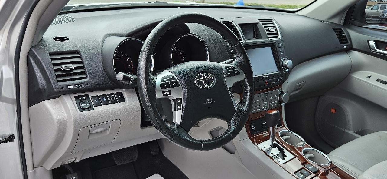 Toyota Highlander 4WD 4dr V6 Limited (Natl) 2012