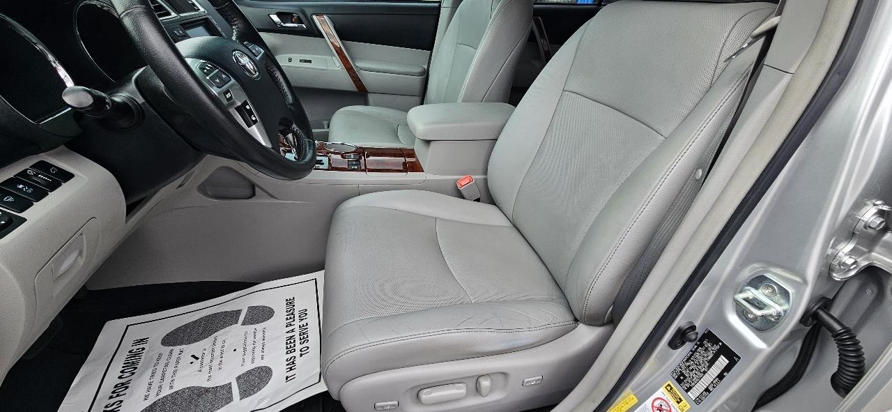 Toyota Highlander 4WD 4dr V6 Limited (Natl) 2012