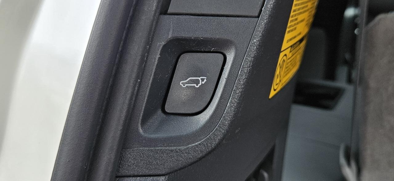 Toyota Sequoia 4WD 5.7L Platinum (Natl) 2012