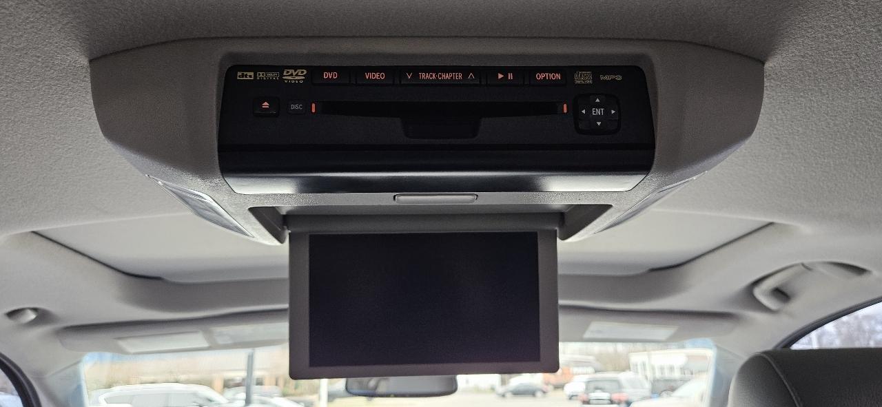 Toyota Sequoia 4WD 5.7L Platinum (Natl) 2012