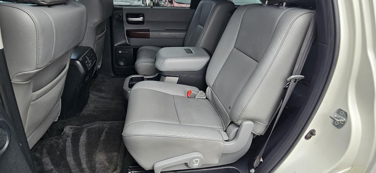 Toyota Sequoia 4WD 5.7L Platinum (Natl) 2012