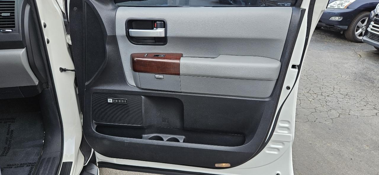 Toyota Sequoia 4WD 5.7L Platinum (Natl) 2012