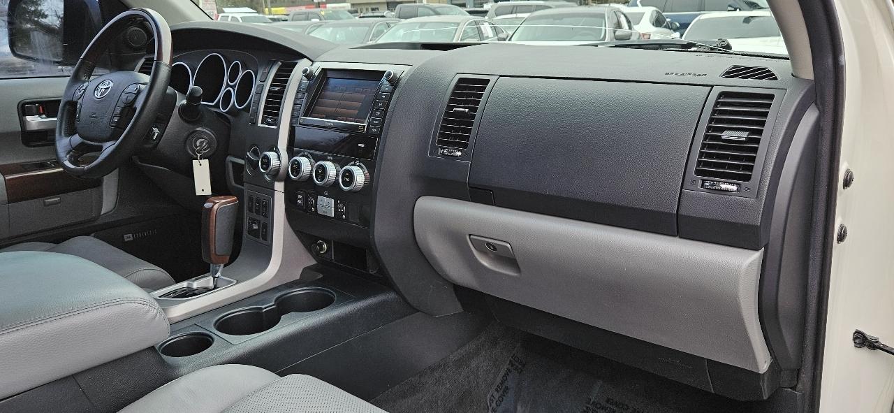 Toyota Sequoia 4WD 5.7L Platinum (Natl) 2012