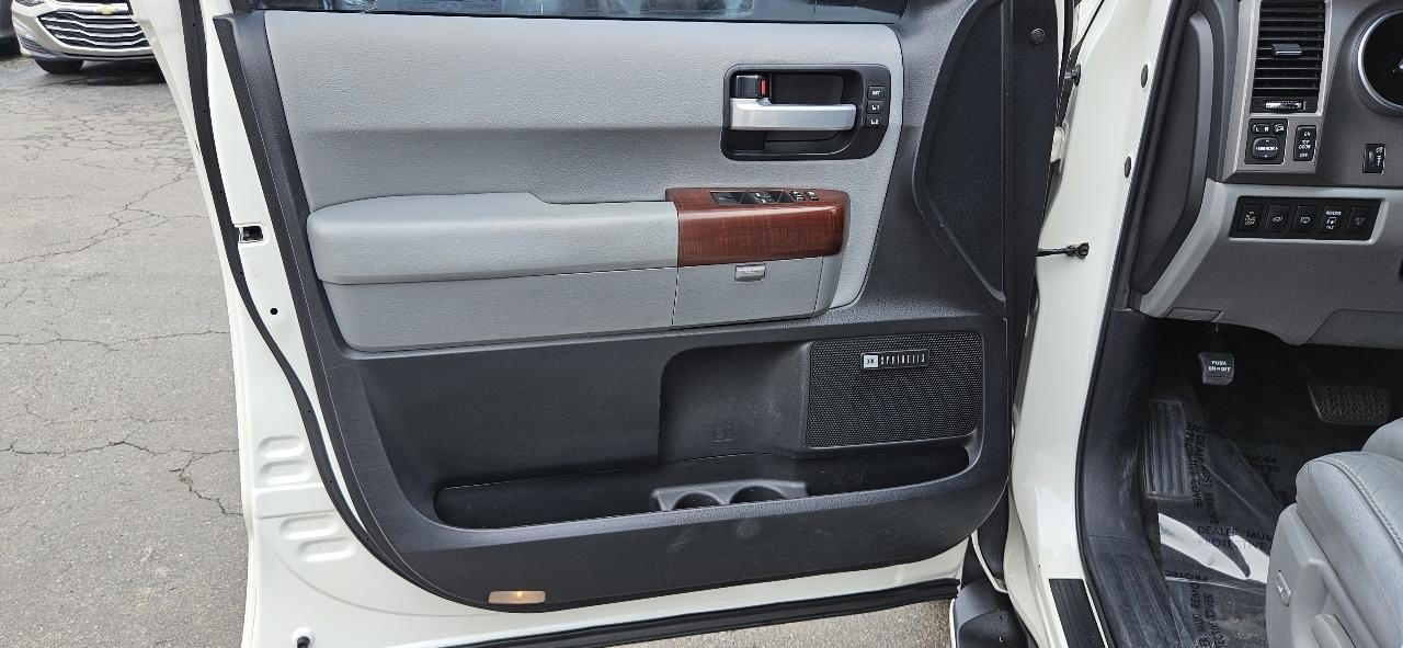 Toyota Sequoia 4WD 5.7L Platinum (Natl) 2012