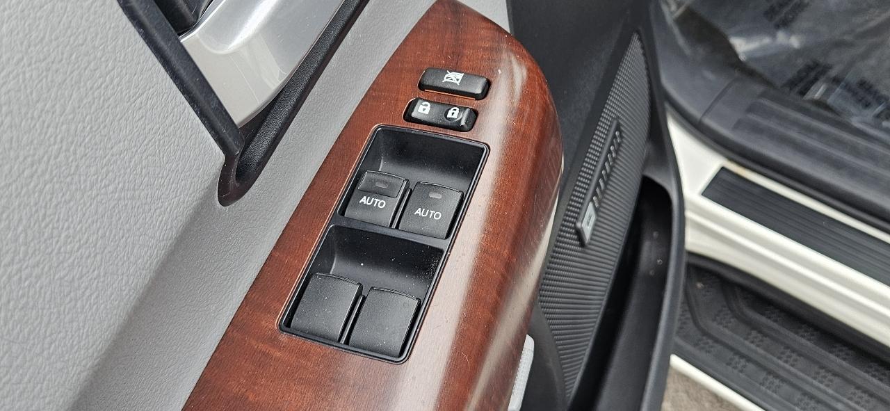 Toyota Sequoia 4WD 5.7L Platinum (Natl) 2012