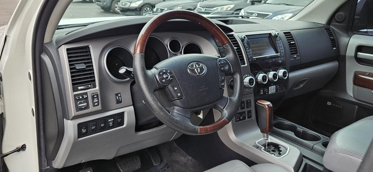 Toyota Sequoia 4WD 5.7L Platinum (Natl) 2012