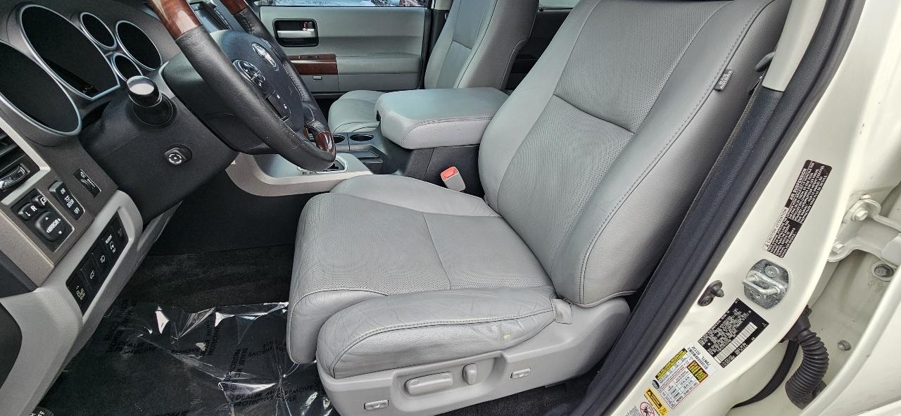 Toyota Sequoia 4WD 5.7L Platinum (Natl) 2012