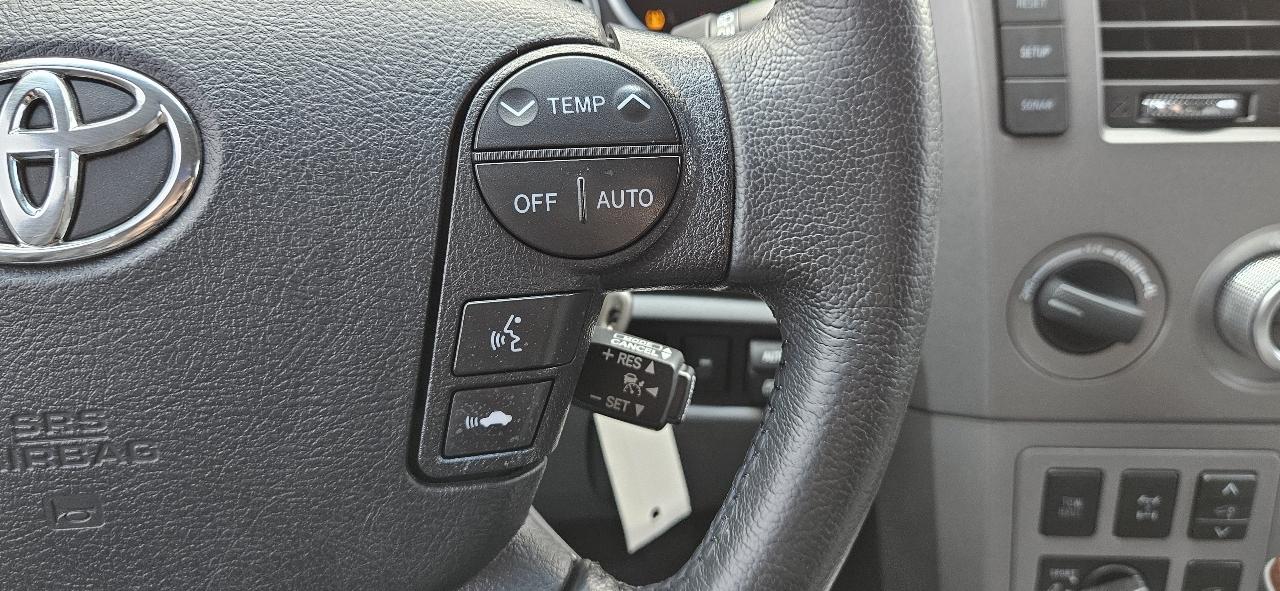 Toyota Sequoia 4WD 5.7L Platinum (Natl) 2012