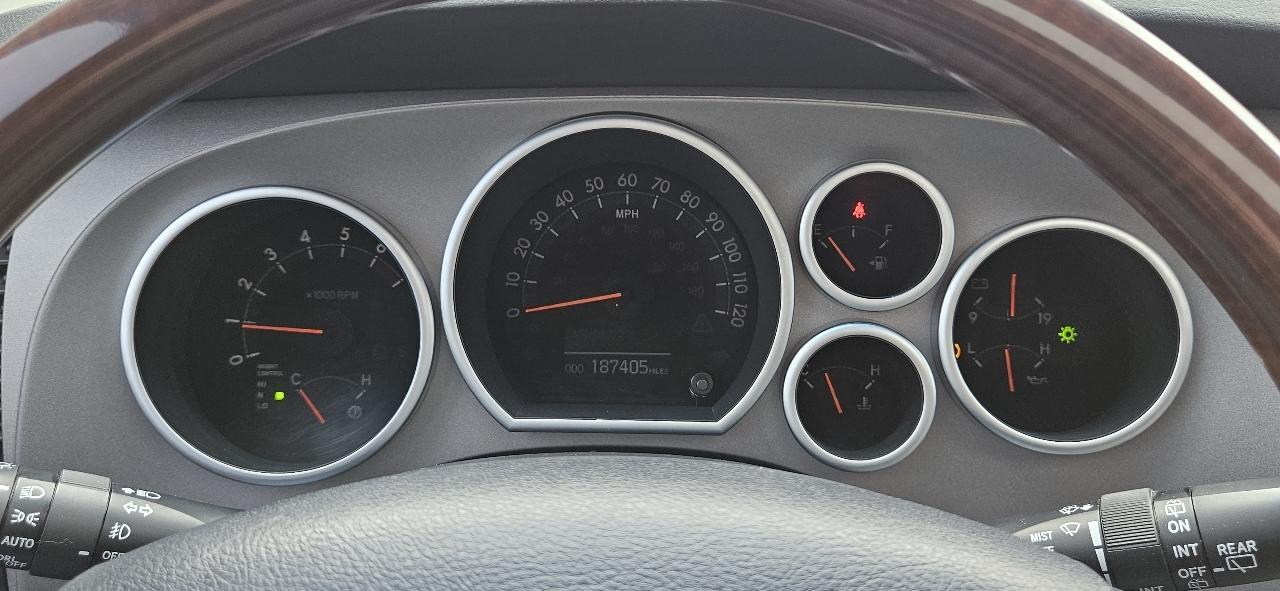 Toyota Sequoia 4WD 5.7L Platinum (Natl) 2012