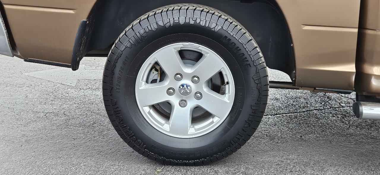 RAM 1500 4WD Crew Cab 140.5" Big Horn 2011