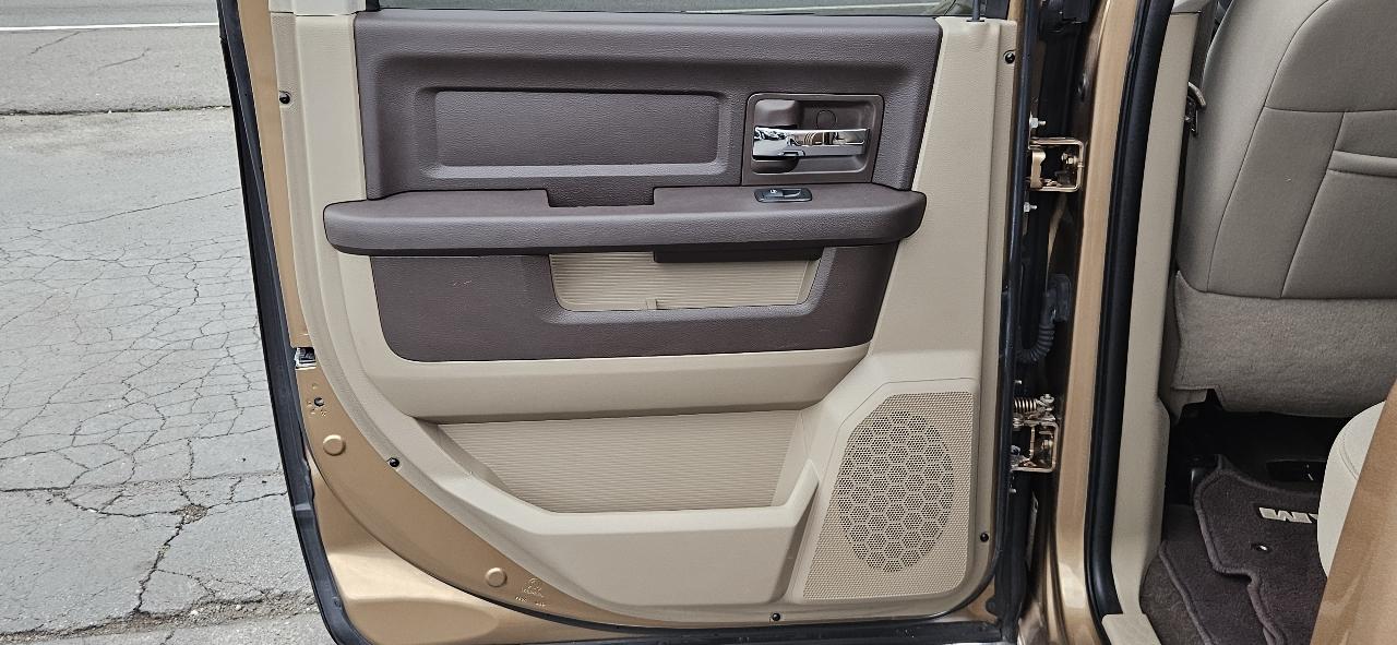 RAM 1500 4WD Crew Cab 140.5" Big Horn 2011