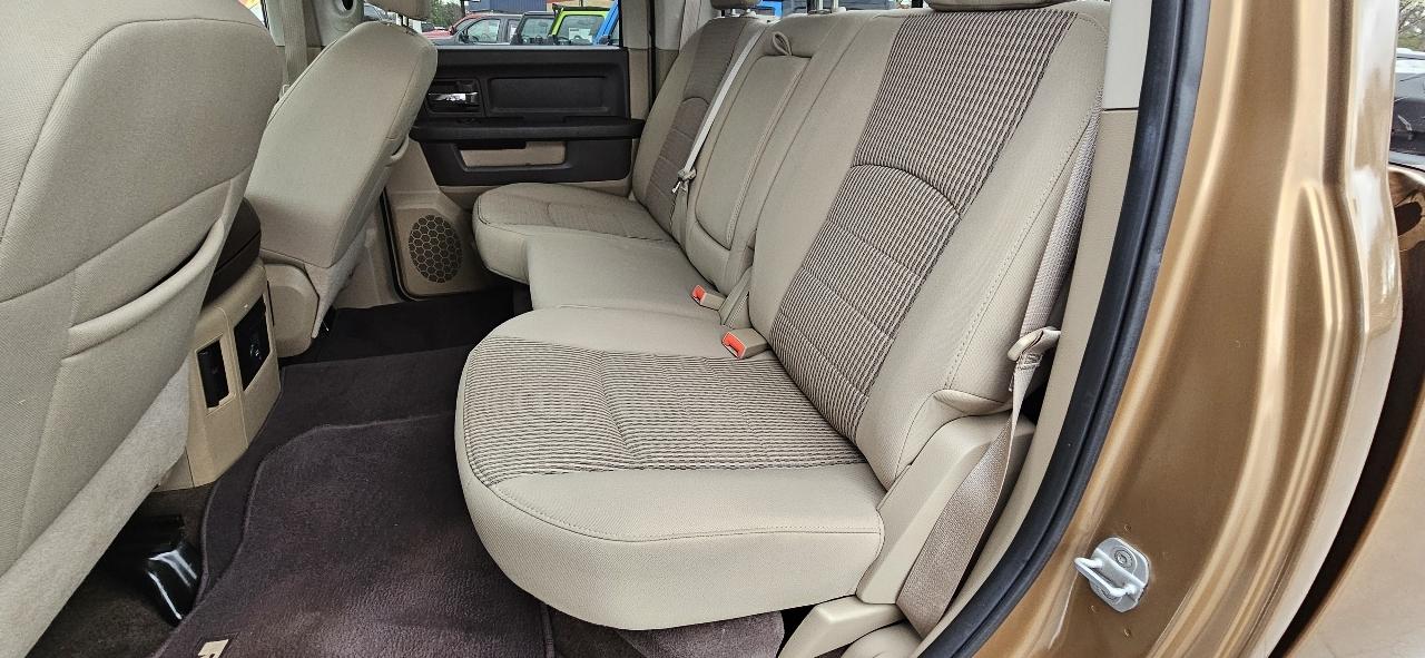 RAM 1500 4WD Crew Cab 140.5" Big Horn 2011