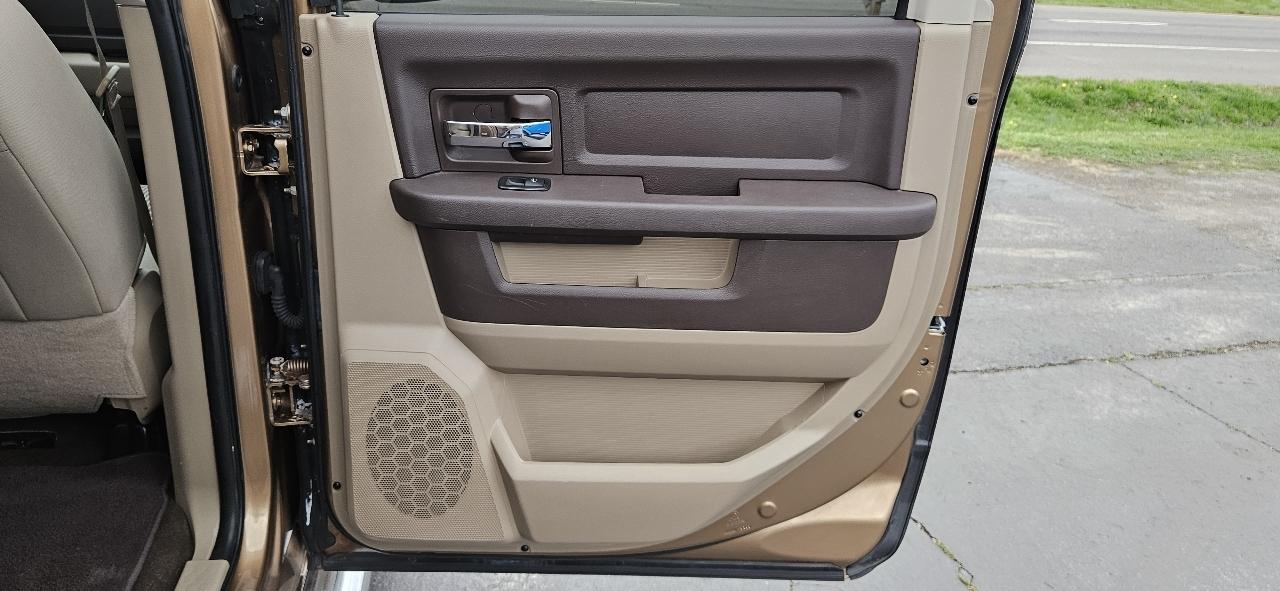 RAM 1500 4WD Crew Cab 140.5" Big Horn 2011