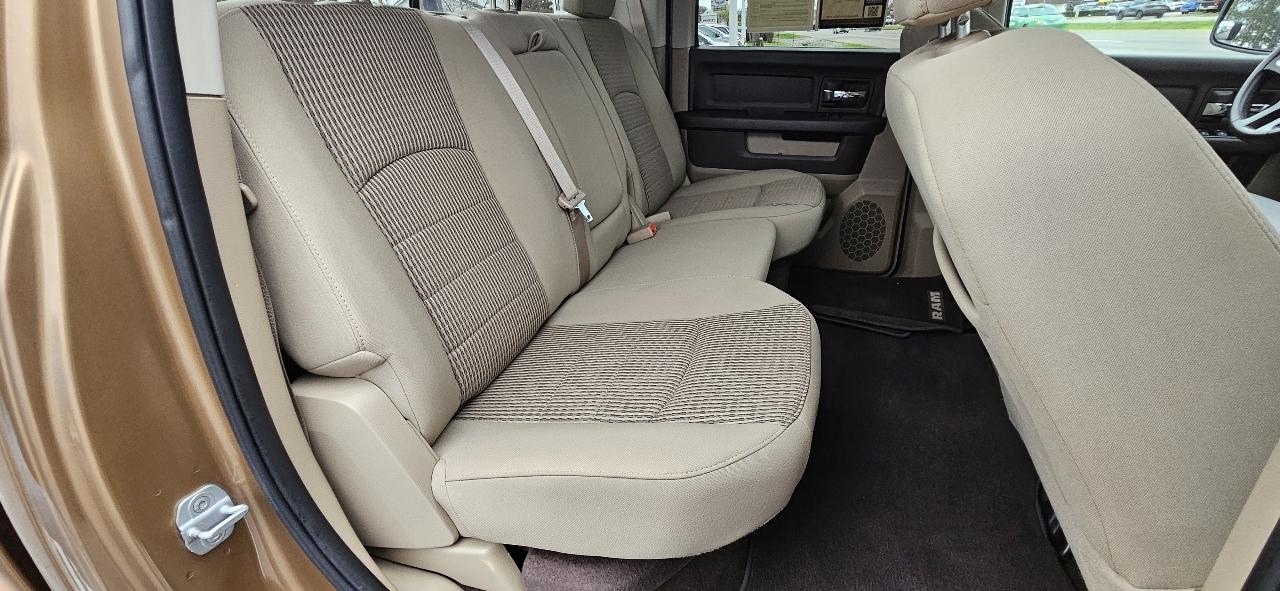 RAM 1500 4WD Crew Cab 140.5" Big Horn 2011